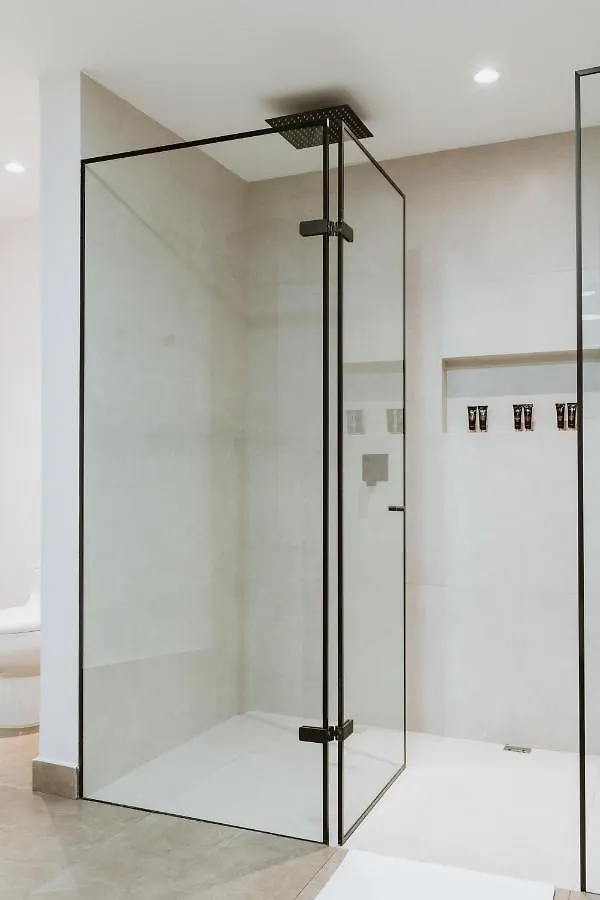 Villaz Luxury Vacation Homes 메딜린