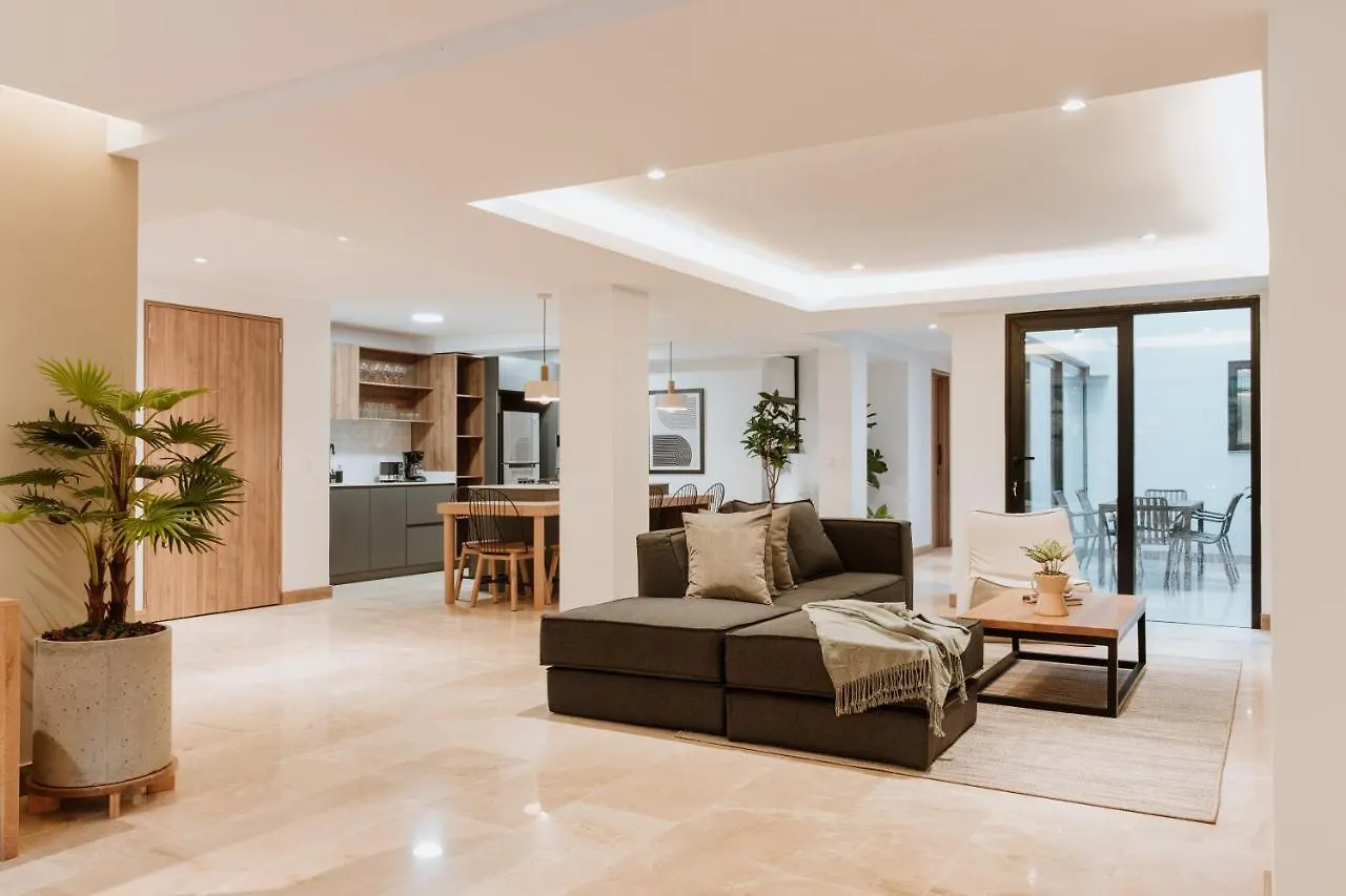 Villaz Luxury Vacation Homes 메딜린 아파트호텔