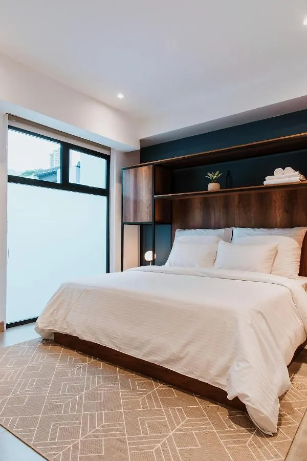 Villaz Luxury Vacation Homes 메딜린