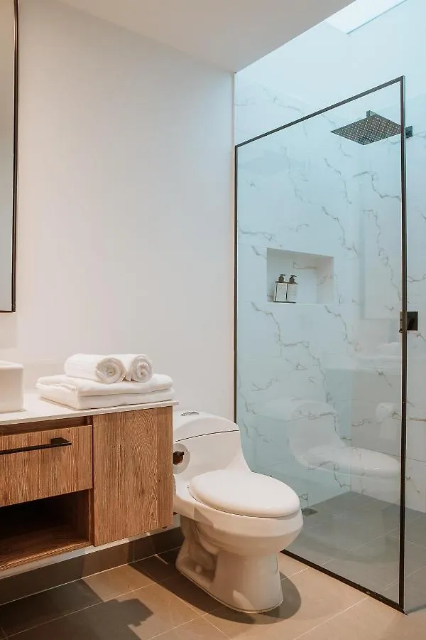 Villaz Luxury Vacation Homes 메딜린