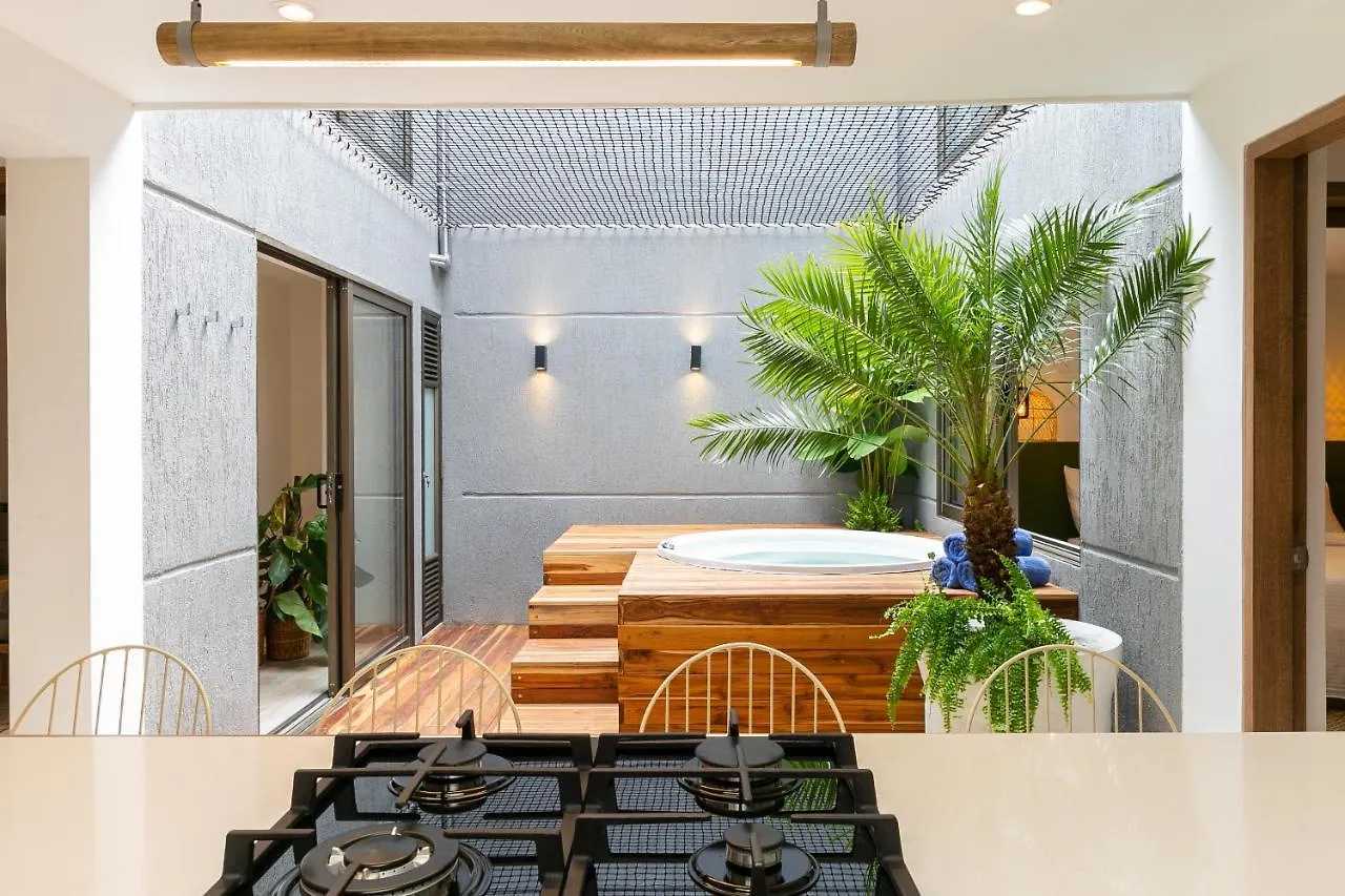 Villaz Luxury Vacation Homes 메딜린 0*,